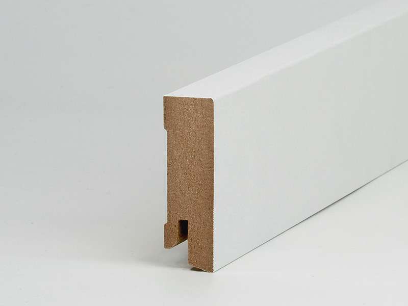 Bílá soklová obvodová lišta, 16x58mm, 2,4m hrana 60 MDF, fólie - CUBE 631