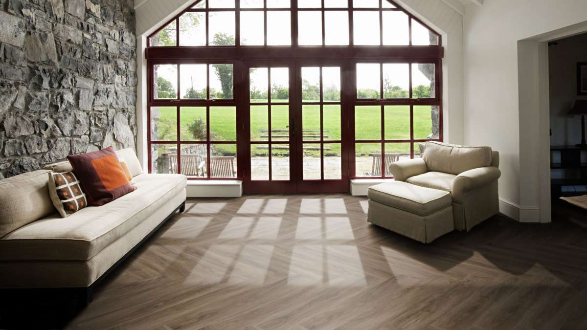 Tarkett iD Classics 30 HB (English Oak BROWN) 261003010 4,46 m2/bal - lepený vinyl