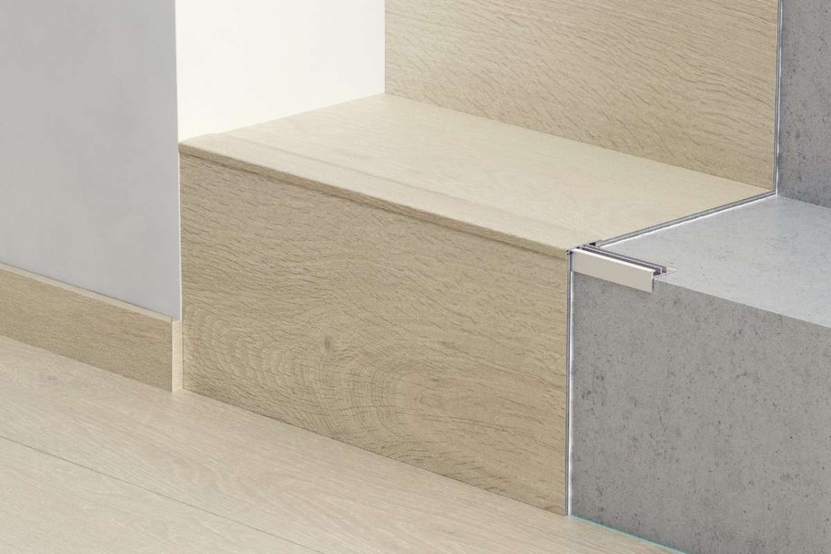 Quick Step Hliníkový dílčí profil Incizo pro schody 2m (vinyl) NEVINCPBASE1